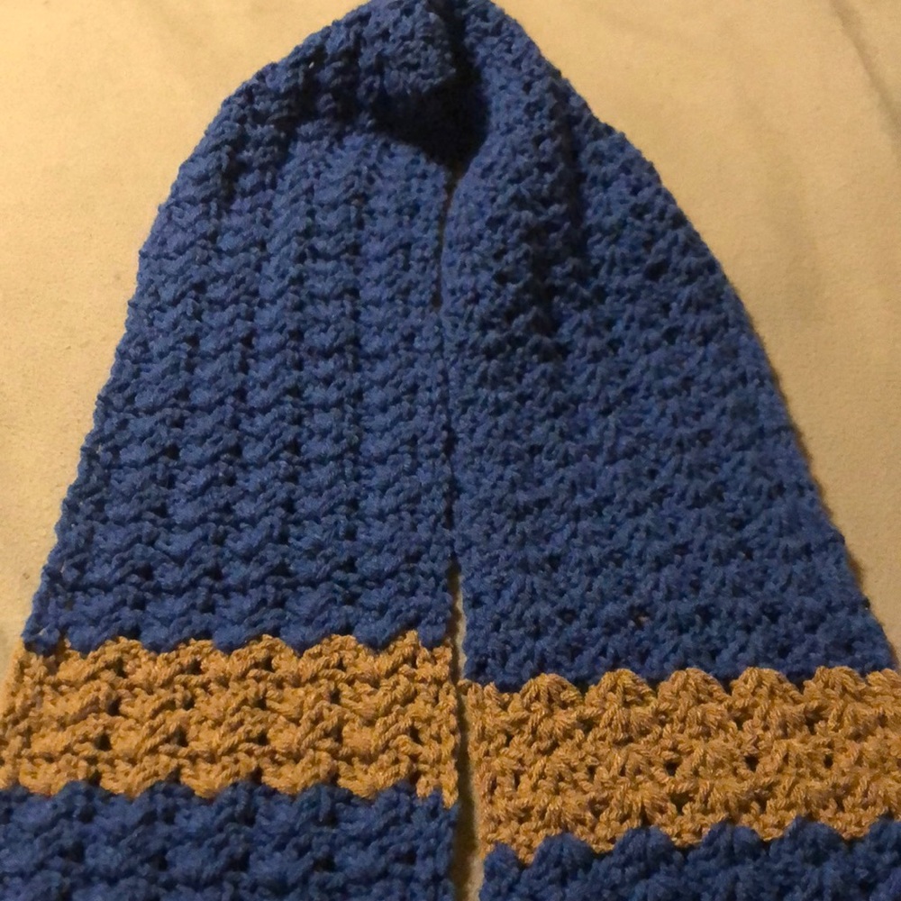 Warm crocheted scarf/wrap